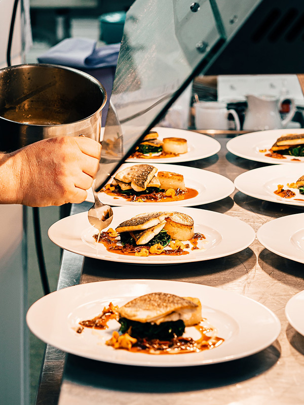 Krzysztof-Chwiała-doswiadczony-szef-kuchni-kucharz